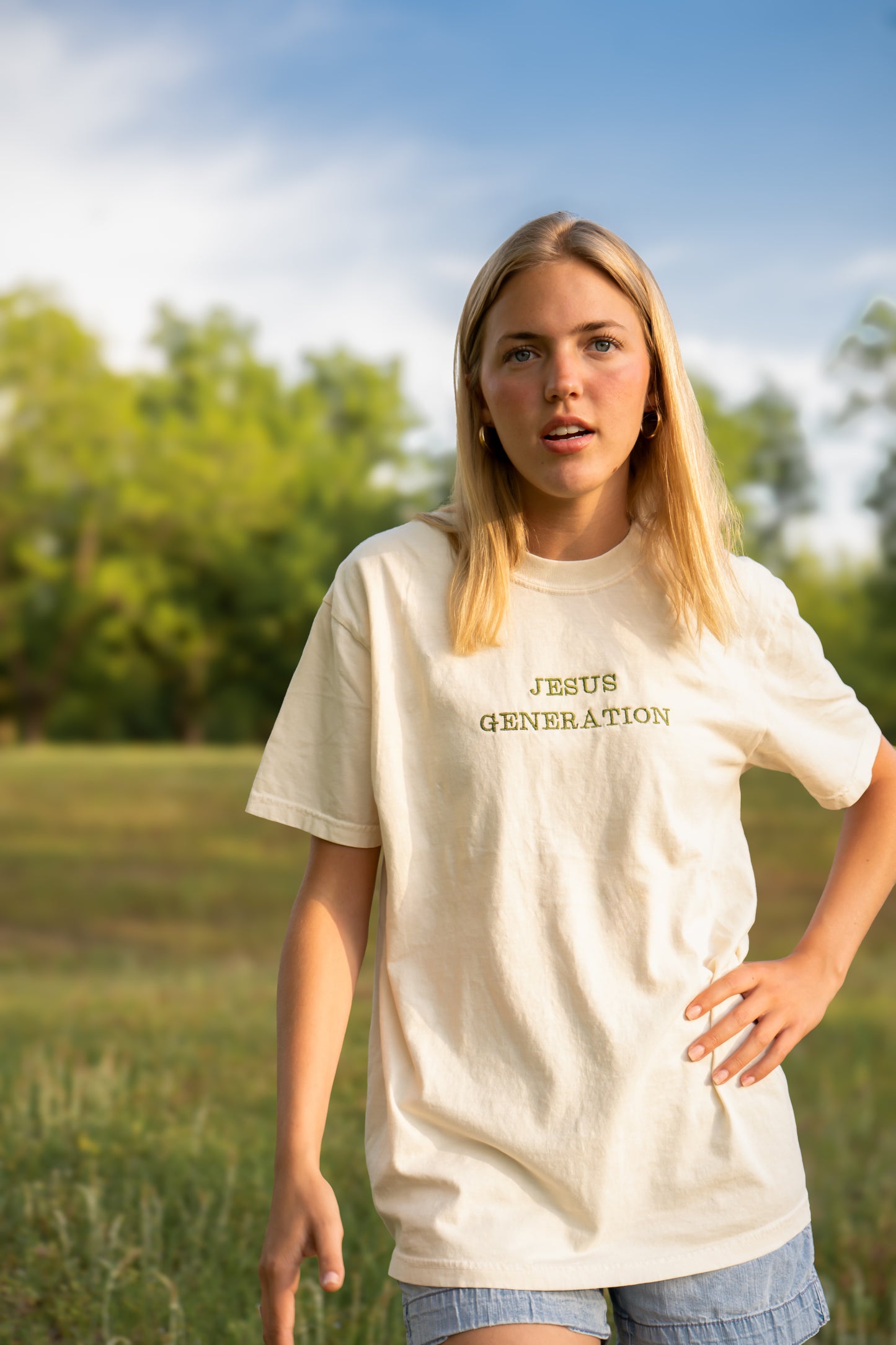 Ivory JG T-shirt *HANDMADE BY BELLA